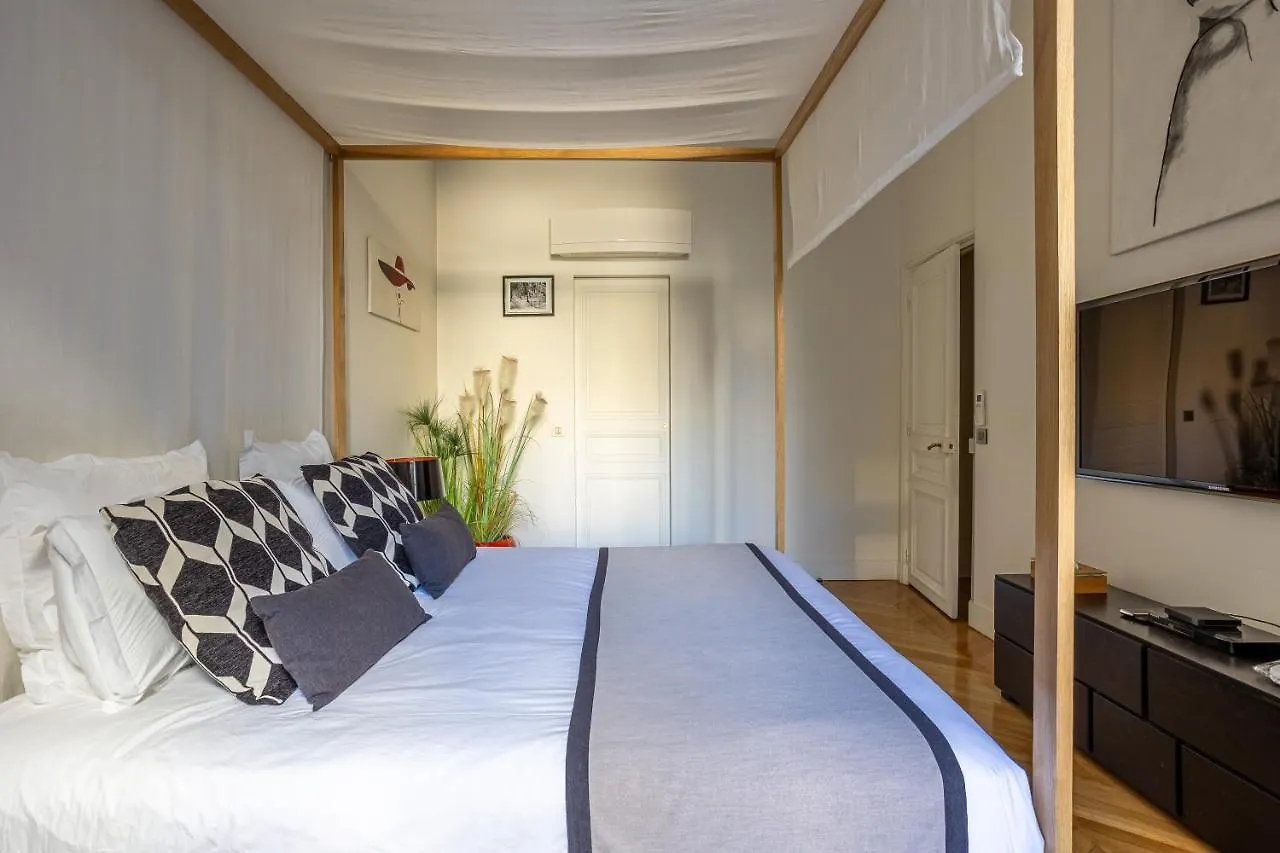 Prestigious Trocadero Apartment *